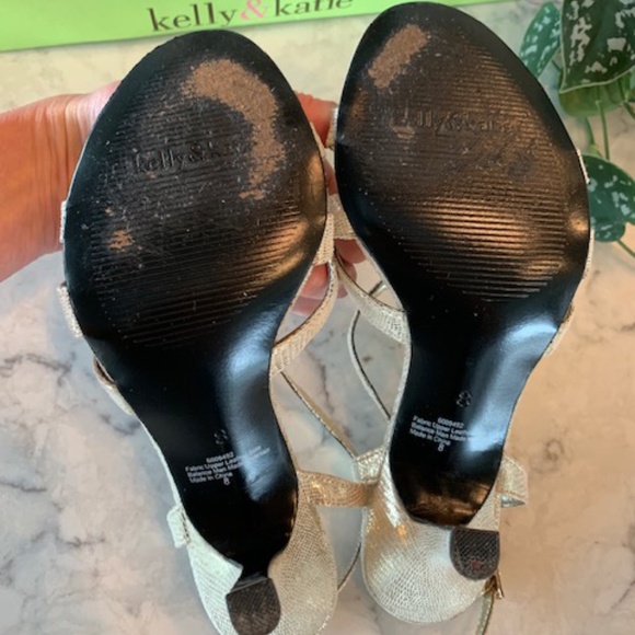 Kate & Kelly Fleck of Gold Heeled Sandals - Picture 11 of 12